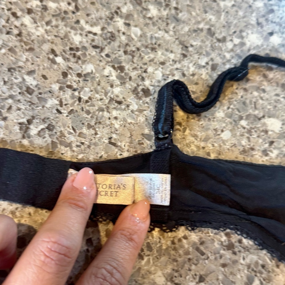 Victoria's Secret Black Demi Bra - Size 34C ✨ - Picture 7 of 7